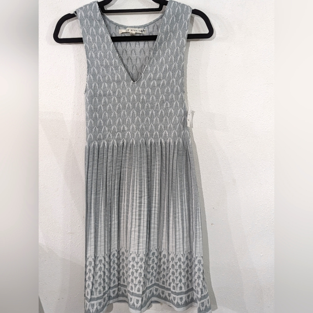 NWT! Max Studio sleeveless pleated print dress- size L